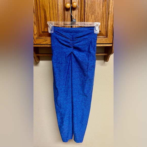 BOMBSHELL SPORTSWEAR V BACK LEGGINGS IN NEON BLUE RAVE! EUC! SOLD OUT ONLINE - Picture 11 of 16